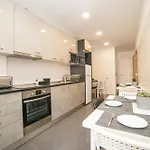 Luxury And Suites, Ideal For Tourists Hostel *