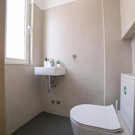 Ostello Luxury And Suites, Ideal For Tourists *